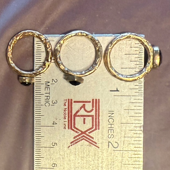 Vintage Gold Hammered Set of 3 Rings with Black Stones Size 6 - Picture 5 of 6